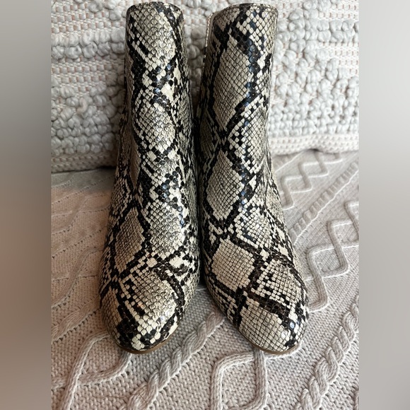Madden Girl Faux Snakeskin Ankle Booties, Pull on, Women’s size 9.5 - Picture 2 of 8